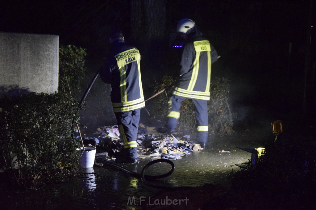 Mehrere Muell Sperrmuellbraende Köln Vingst Ansbacherstr P30.JPG - Miklos Laubert